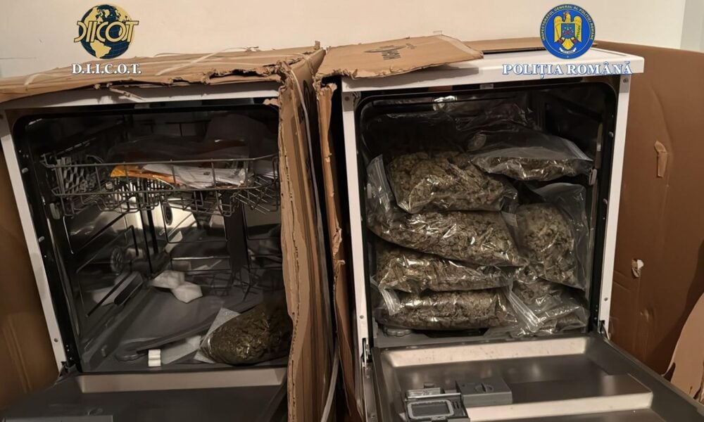 Pachete cu droguri, în mașina de spălat vase. 12 persoane audiate