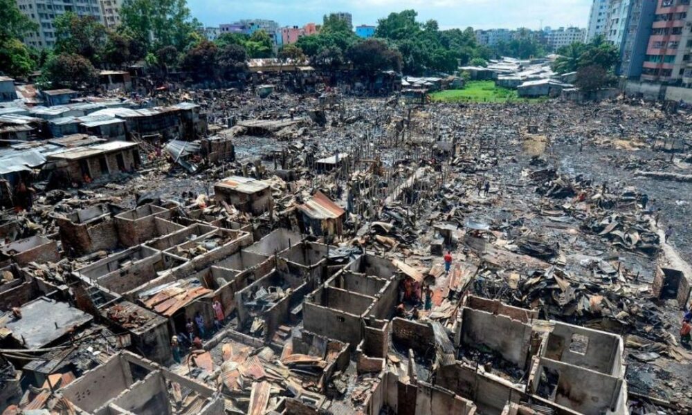 Incendiu devastator într-un ghetou cu 80.000 de locuitori