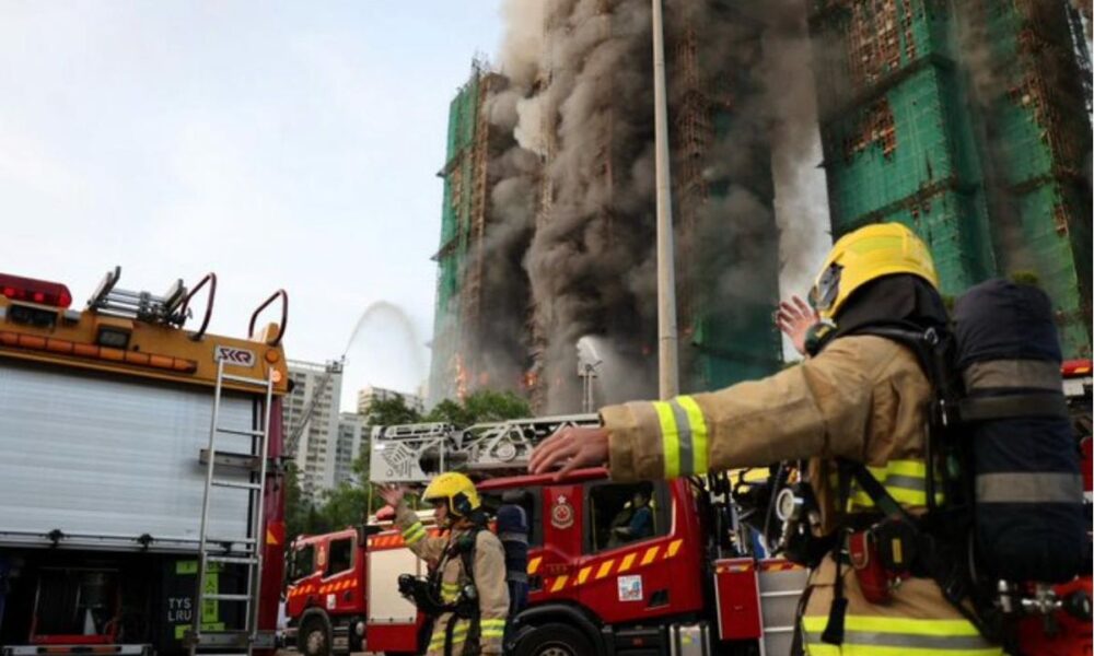 Zgârie-nori, în flăcări la Hong Kong