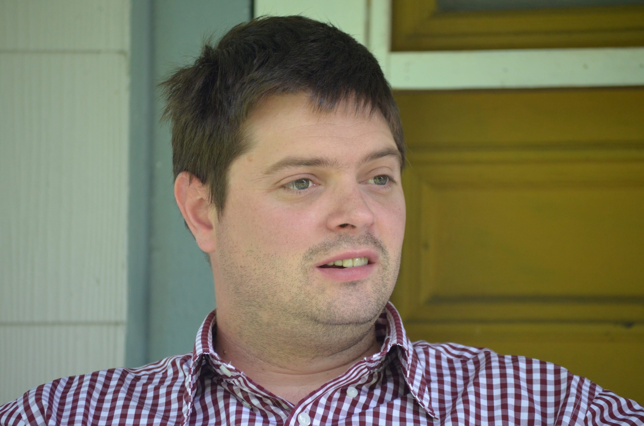 „Activitatea de zi cu zi a legionarilor, mai degrabă violență decât slujbe religioase și rugăciuni” – INTERVIU cu istoricul Roland Clark