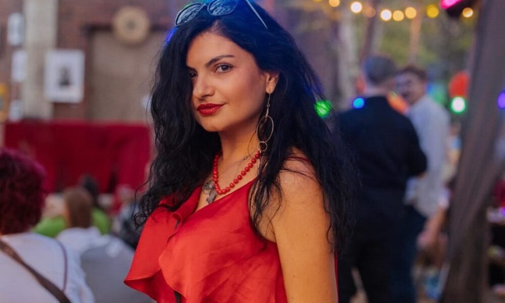 „Cafea la ibric. Poezie. Fără asta sunt aproximativ inutilă” – INTERVIU Ligia-Verkin Keșișian, poetă