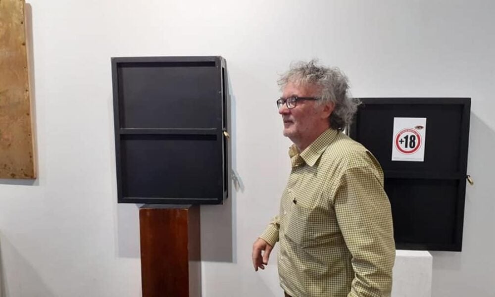 Cunoscut artist plastic și politician, relații sexuale cu o elevă