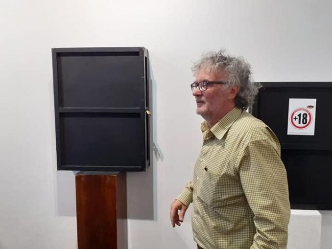 Cunoscut artist plastic și politician, relații sexuale cu o elevă