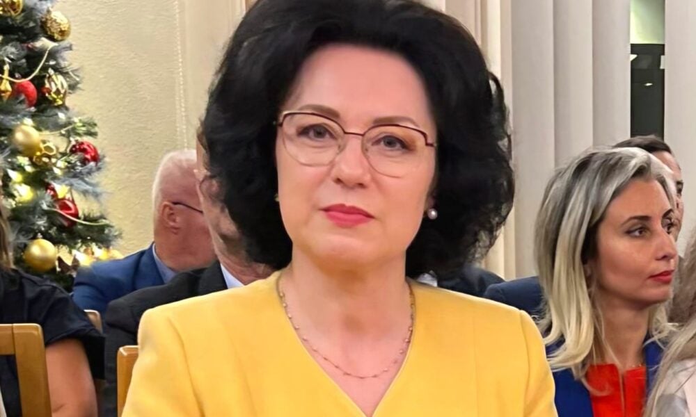 Luciana Antonici, consilier al premierului, desființează programa la limba română pentru clasa a IX-a