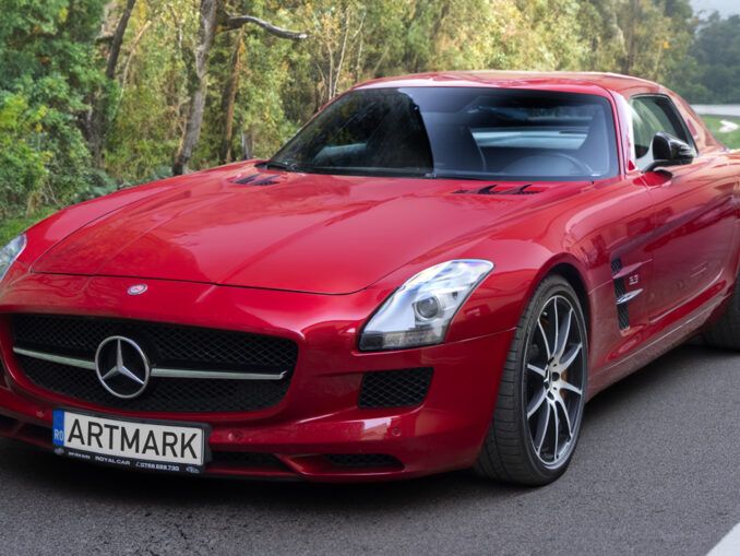 Supermașina Mercedes‑Benz SLS AMG, scoasă la licitație în România