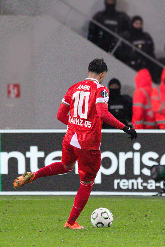 Nadiem Amiri cu spatele FOTO Arhivă