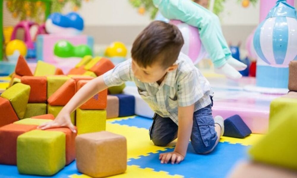 Proiecte inteligente pentru grădiniță și afterschool: Cuburile magnetice 3D reinventează educația prin joacă