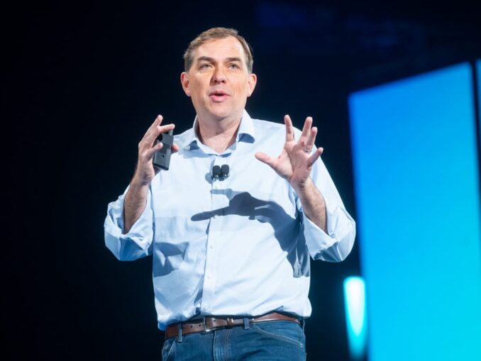 Ei nu vor fi șomeri! Ce își învață copiii CEO-ul Amazon Web Services, ca să nu fie înlocuiți la job de AI