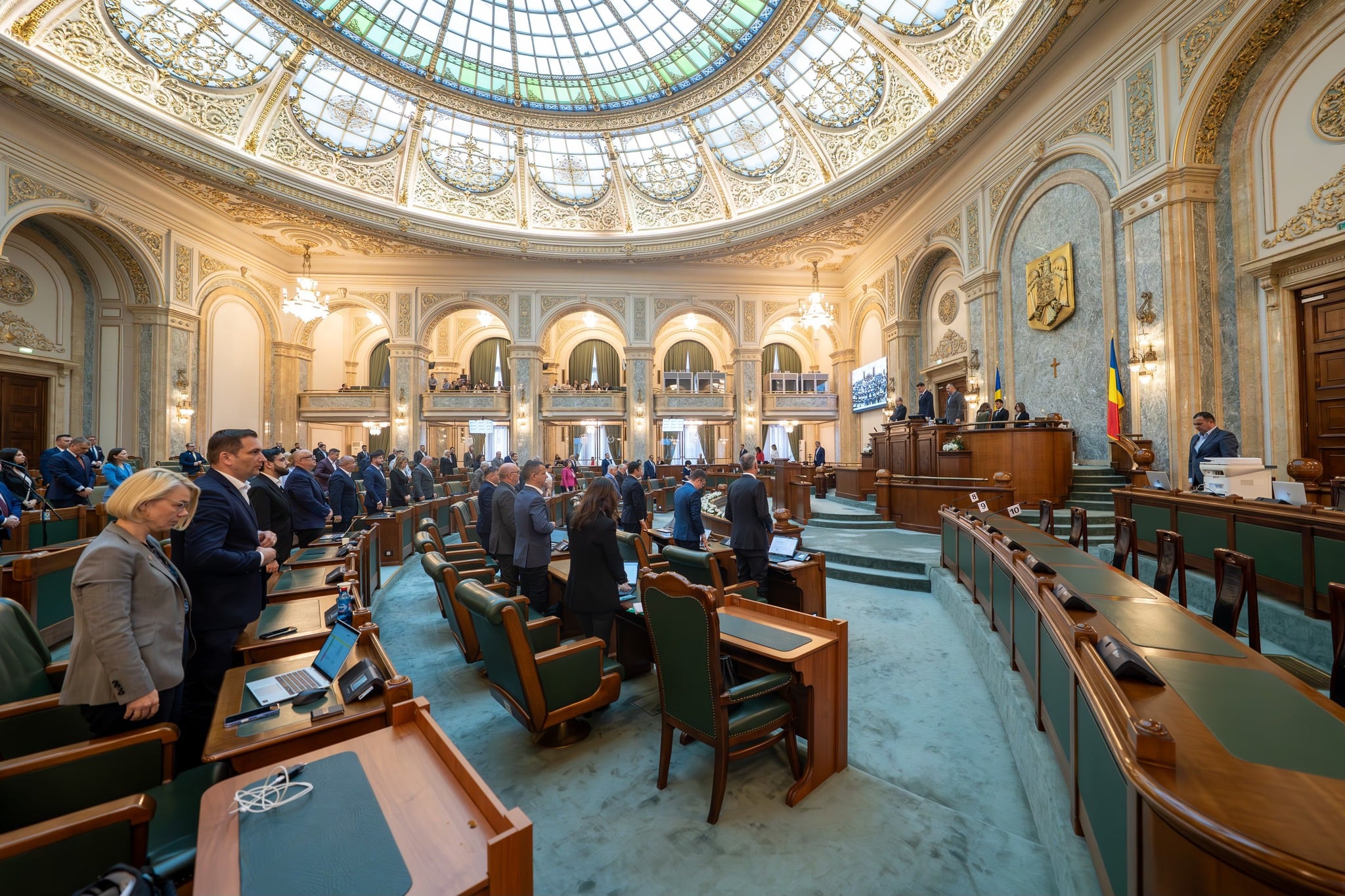 Istoria controversată a proiectului pentru limitarea mandatelor șefilor serviciilor. O adoptare tacită, o abandonare și o repunere pe masă