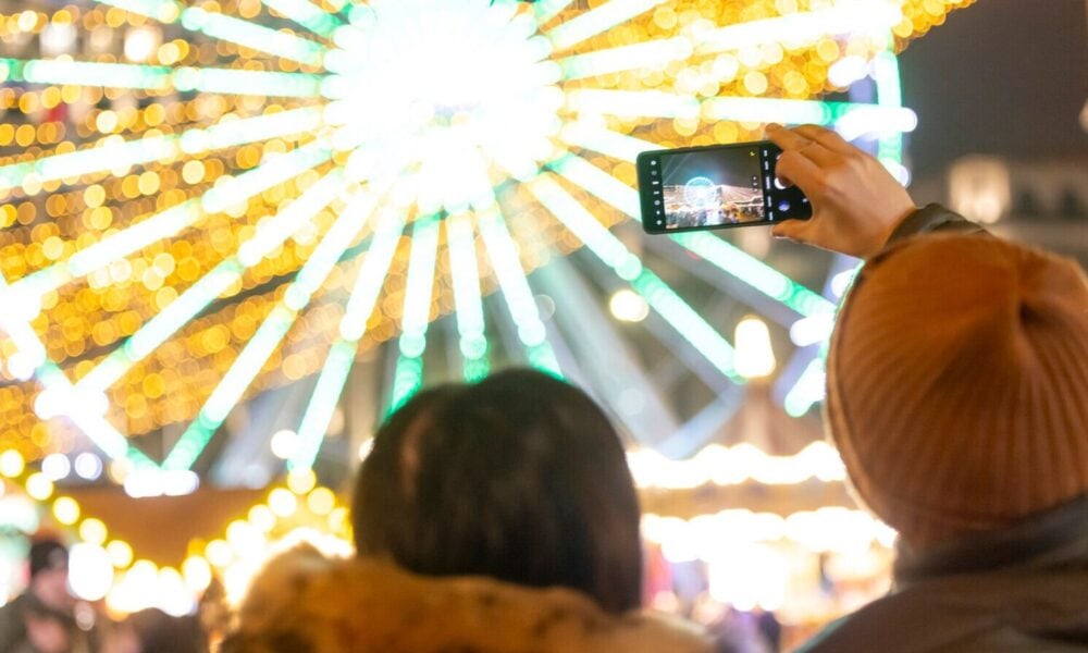 București, în haine de sărbătoare: Târg de Crăciun și luminițe aprinse pe străzi