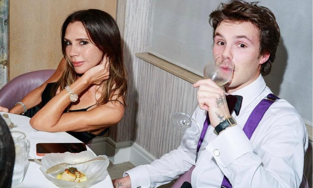 Victoria Beckham cântă „Viva Forever” alături de fiul ei