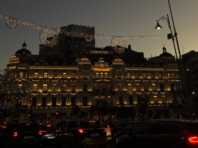 Se aprind luminile de Crăciun de la Corinthia