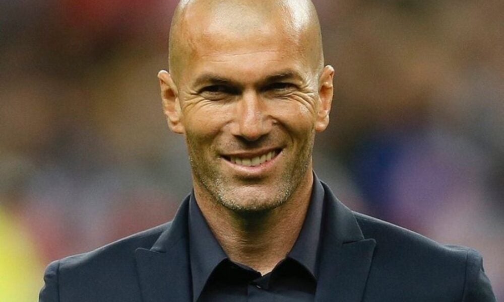 Zinedine Zidane își anunță revenirea