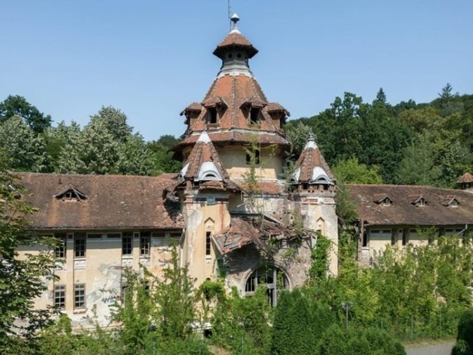 Apel pentru salvarea urgentă a clădirilor emblematice din Băile Govora