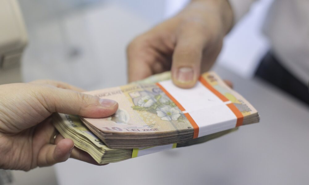 Nu aștepta să fii executat silit de bancă! Cum poți plăti rate mai mici la bănci și IFN-uri