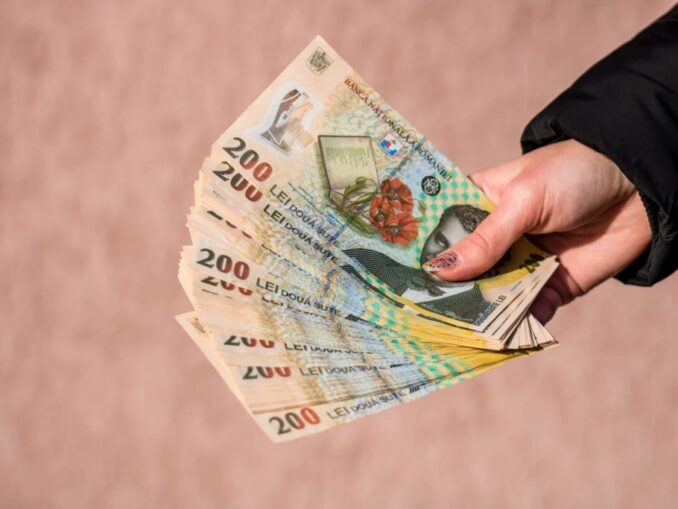 Bolojan trimite tinerii la muncă. Să-i convingă, le dă mii de lei pe lună de la stat