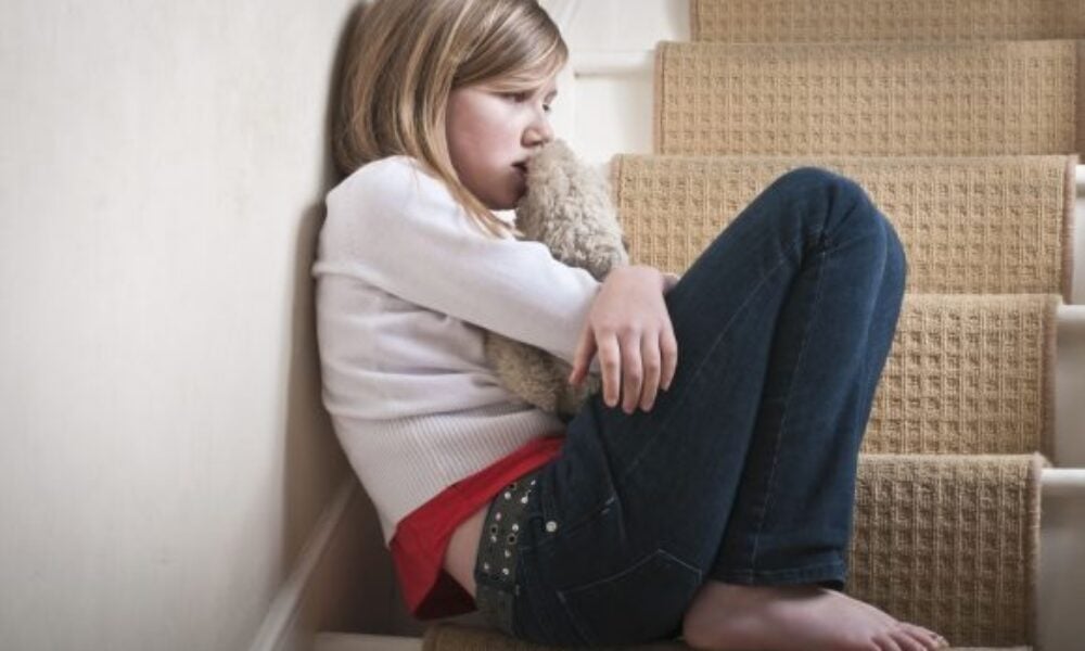 Copil de 11 ani înfiat și apoi înfometat de părinți