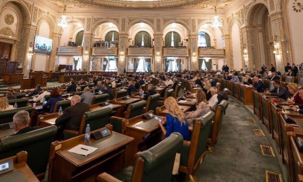 Bugetarii care nu se mai pot angaja la privat în orice condiții. 12 luni de pauză, riscă și amenzi