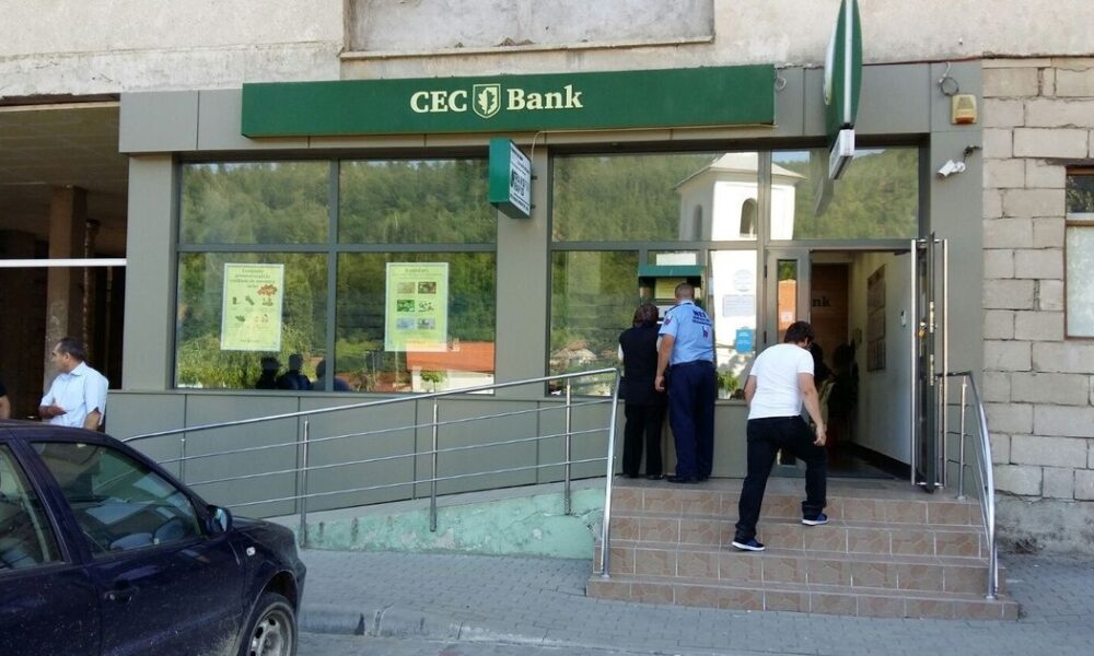 Un paznic de la CEC Bank ar fi furat banii din agenție ca să joace la păcănele. Lupul paznic la oi