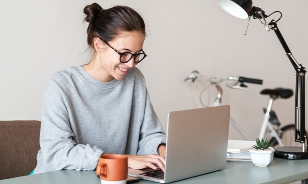 Cum să-ți găsești un job de acasă în 2026