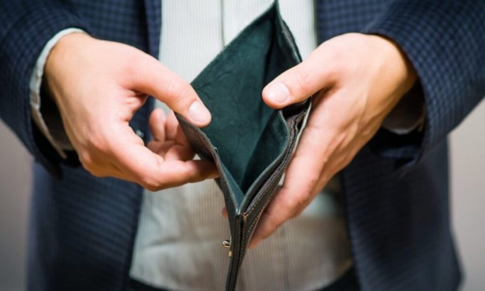 Au făcut 33 de tranzacții frauduloase cu un card furat