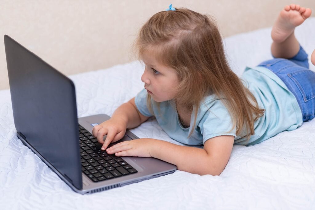 Internetul: accelerator al renaşterii Europei sau catalizator al decăderii?