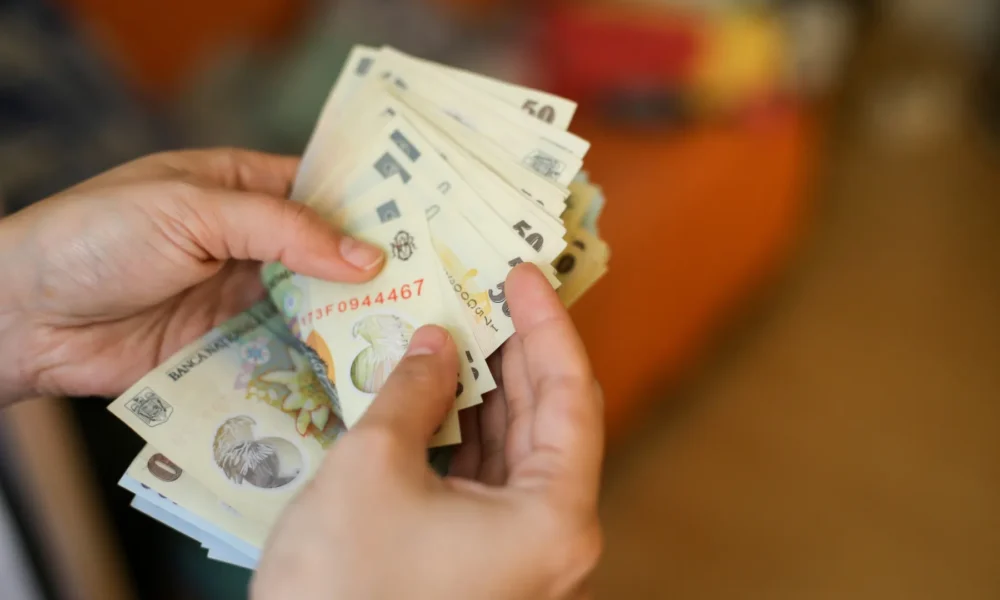 Femeile din România câștigă cu 500 de lei mai puțin decât bărbații