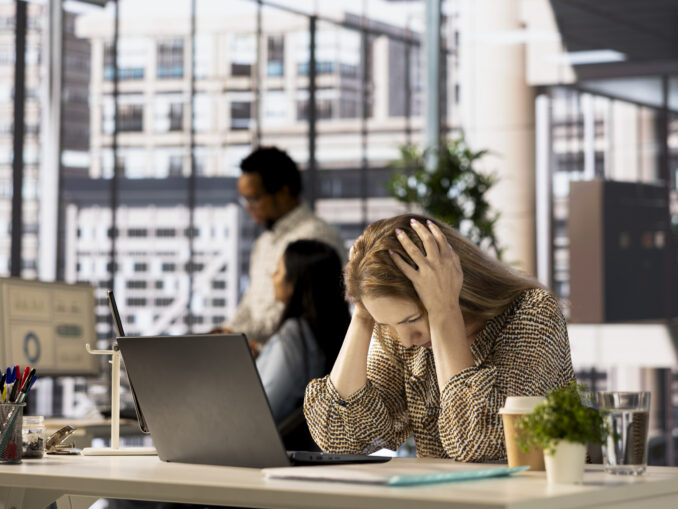 Cum scăpăm de epuizarea la muncă. Sfaturile medicilor