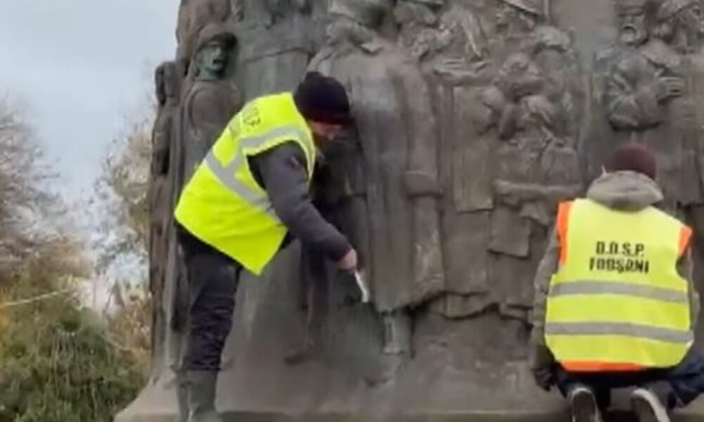 Monumentul Unirii, lustruit cu peria de sârmă