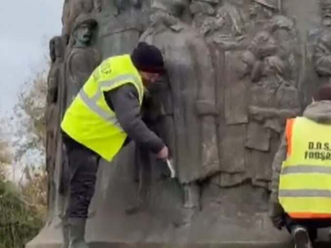 Monumentul Unirii, lustruit cu peria de sârmă