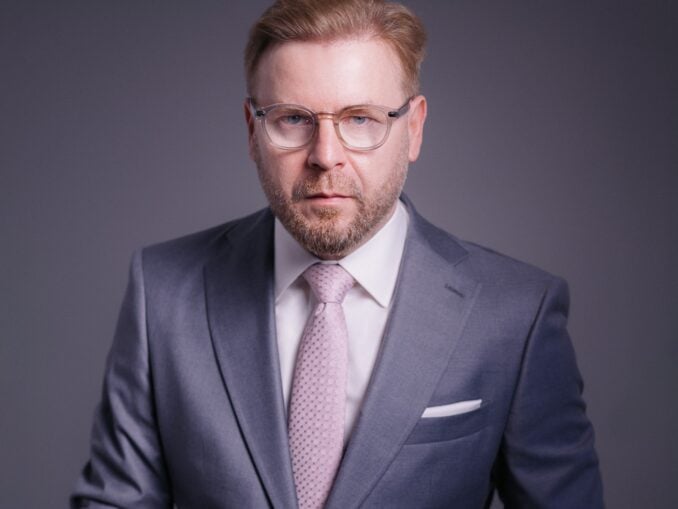 Fostul judecător Mihail Udroiu a cerut și a primit diurnă de 45.600 de euro. Aprobarea a venit de la foștii colegi