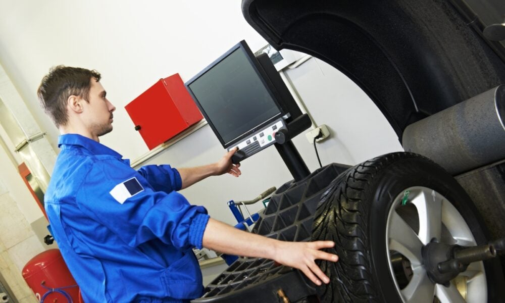 5 semne că aparatul de echilibrat roți nu mai oferă măsurători exacte
