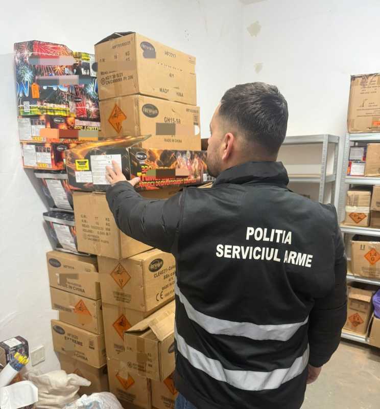 Percheziții la Botoșani: O tonă și jumătate de articole pirotehnice, într-o locuință