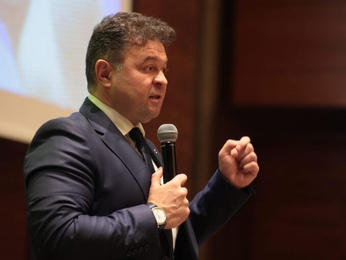 Cum a ajuns Călin Georgescu să susțină teoria conspirației în fieful viitorului ministru al Educației. Reacția rectorului