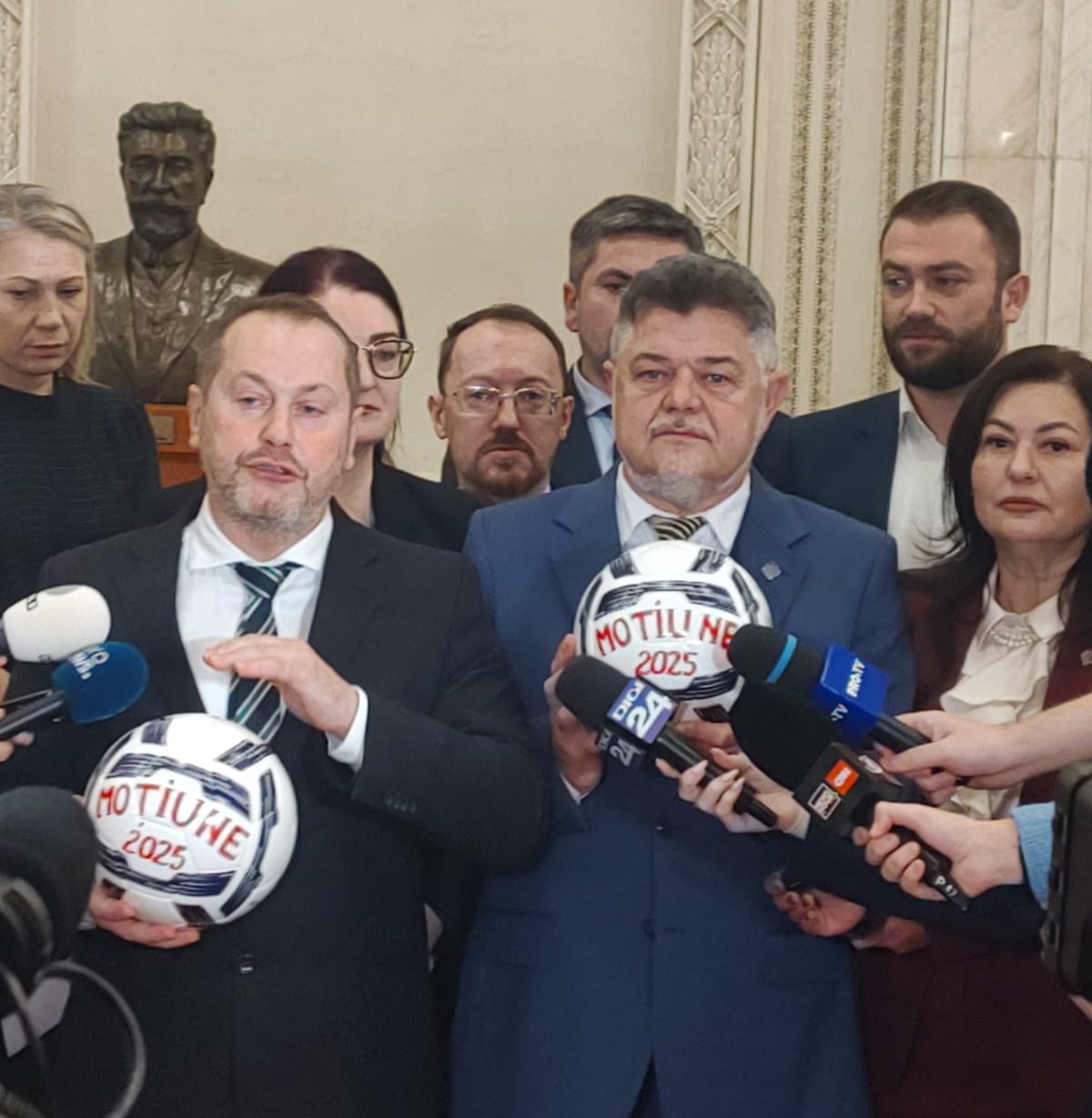 Primul test pentru coaliție după alegeri. Moțiune de cenzură împotriva lui Bolojan – UPDATE