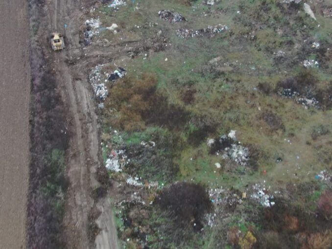 Premieră. Un utilaj folosit la gestionarea ilegală a deșeurilor, depistat cu drona și confiscat