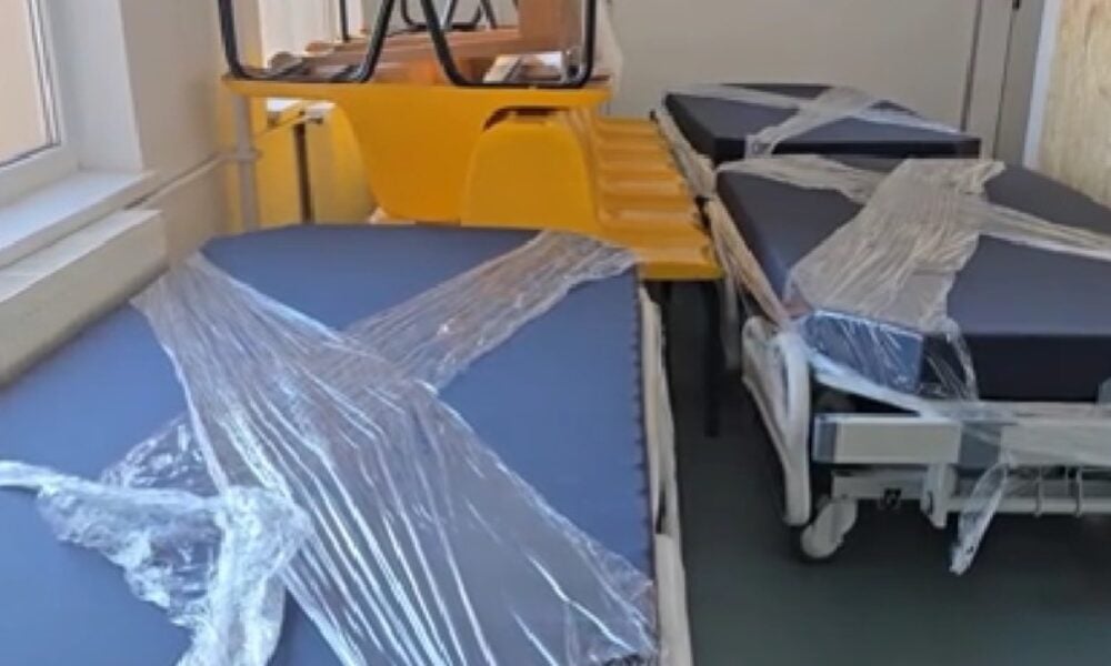 Paturi pentru bolnavi mai mari decât ușile saloanelor. Anchetă la Spitalul judeţean Botoșani