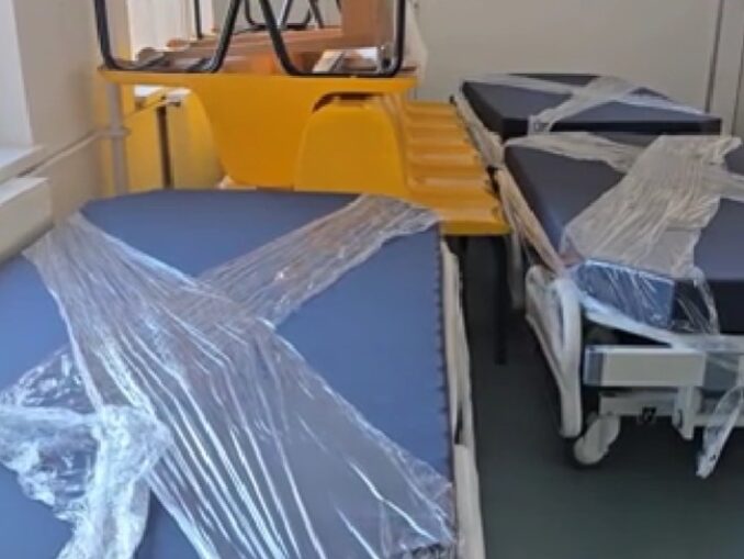 Paturi pentru bolnavi mai mari decât ușile saloanelor. Anchetă la Spitalul judeţean Botoșani