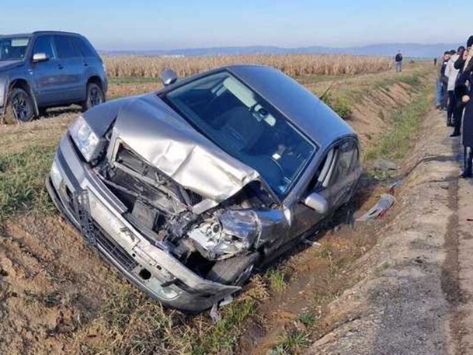 Accident cu 17 persoane implicate. Cinci, printre care și un copil, au ajuns la spital