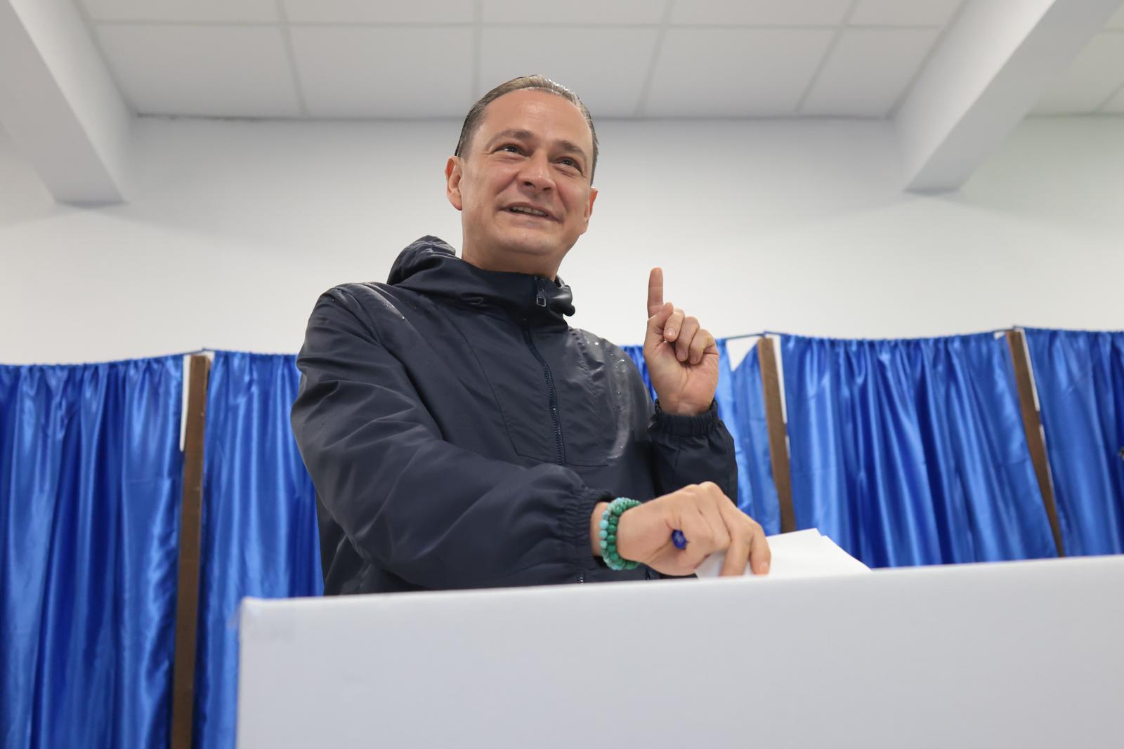 Băluță nu-l slăbește pe Ciucu. Reinventează plata apei calde