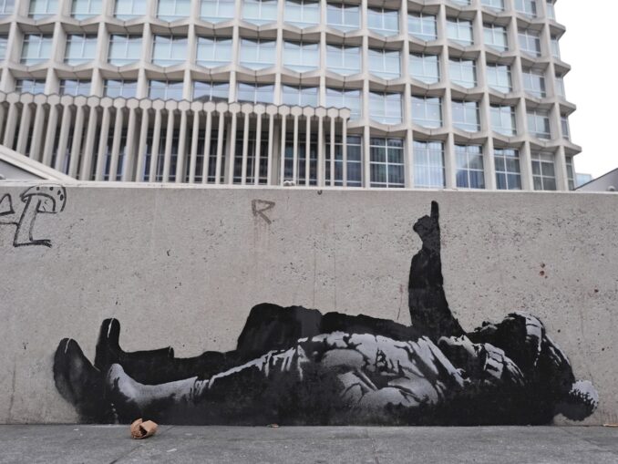 Misteriosul artist Banksy a revendicat o nouă lucrare