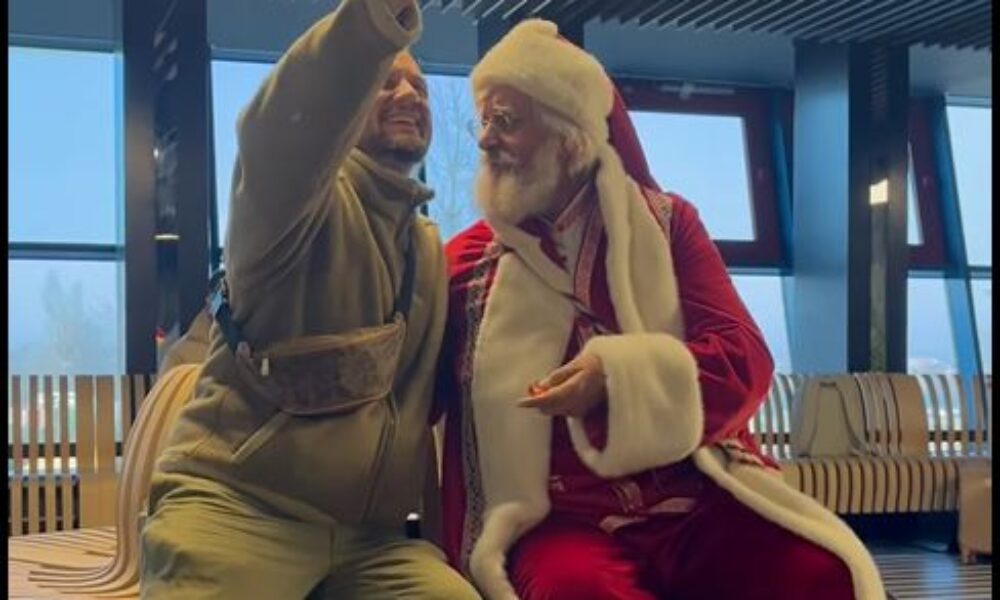 Moș Crăciun a dirijat avioanele pe Aeroportul Henri Coandă. Surprize și pentru călători
