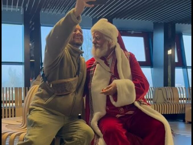 Moș Crăciun a dirijat avioanele pe Aeroportul Henri Coandă. Surprize și pentru călători