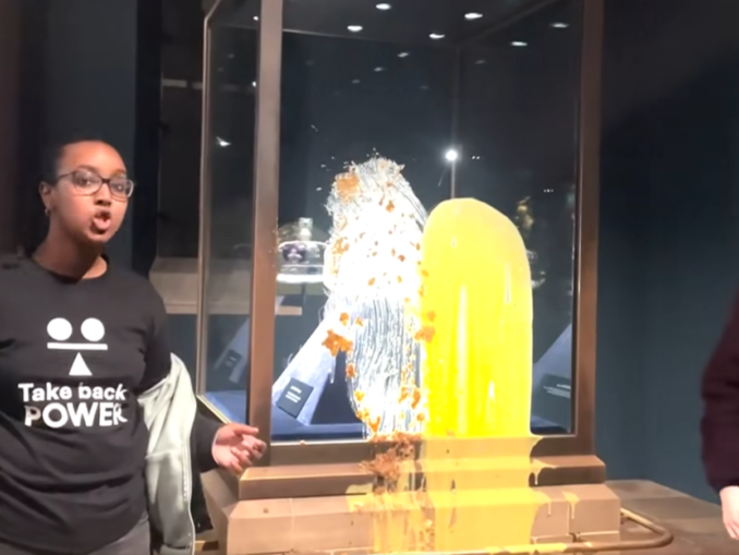 Arestări la Londra după vandalizarea vitrinei ce conține Coroana regală – VIDEO