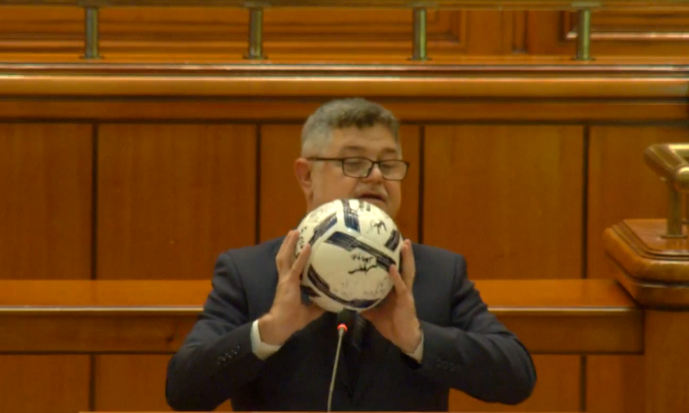 Moțiune de cenzură. PACE a pasat mingea, la propriu, PSD-iștilor – VIDEO