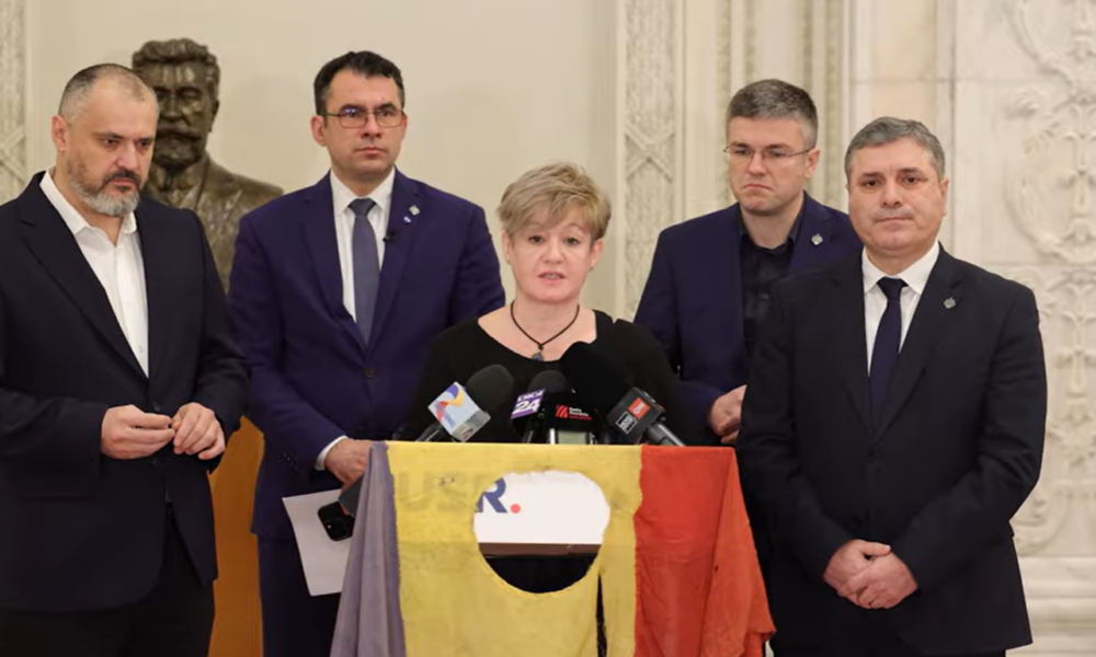 „Am fost bătuți și forțați să ne cerem iertare că am ieșit în stradă să strigăm libertate”. Mărturii cu lacrimi în ochi despre Revoluție