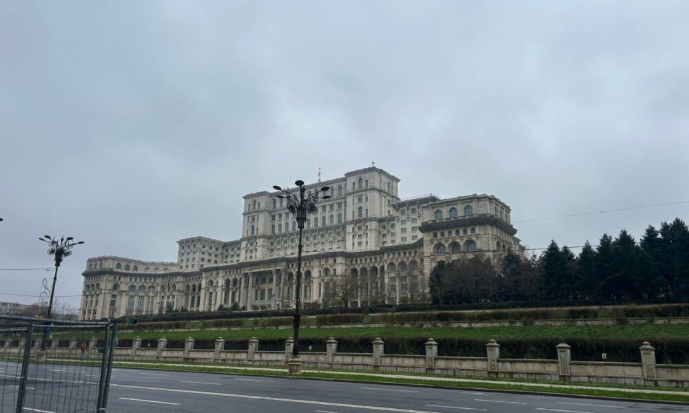 Alianță PSD-AUR-PNL în Senat. Proiectul care obligă ONG-urile să își declare public toți donatorii a primit aviz favorabil