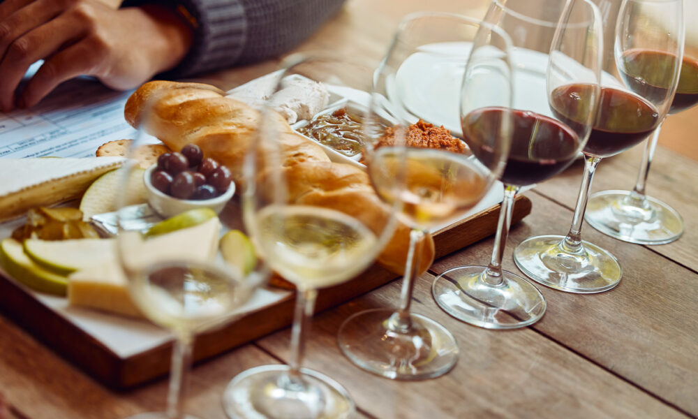 Super Tasting pe harta României – un tur național de degustări premium, semnat Paharnicul.ro și Unvinpezi.ro