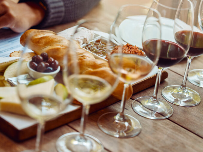 Super Tasting pe harta României – un tur național de degustări premium, semnat Paharnicul.ro și Unvinpezi.ro