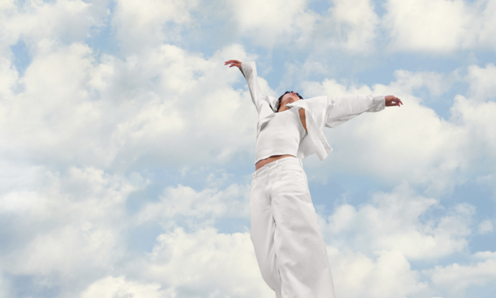 „Cloud Dancer”: Culoarea care promite să aducă seninătate în 2026